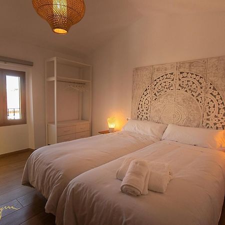 Apartamentos Turisticos Abrilymarzo Caces Kültér fotó