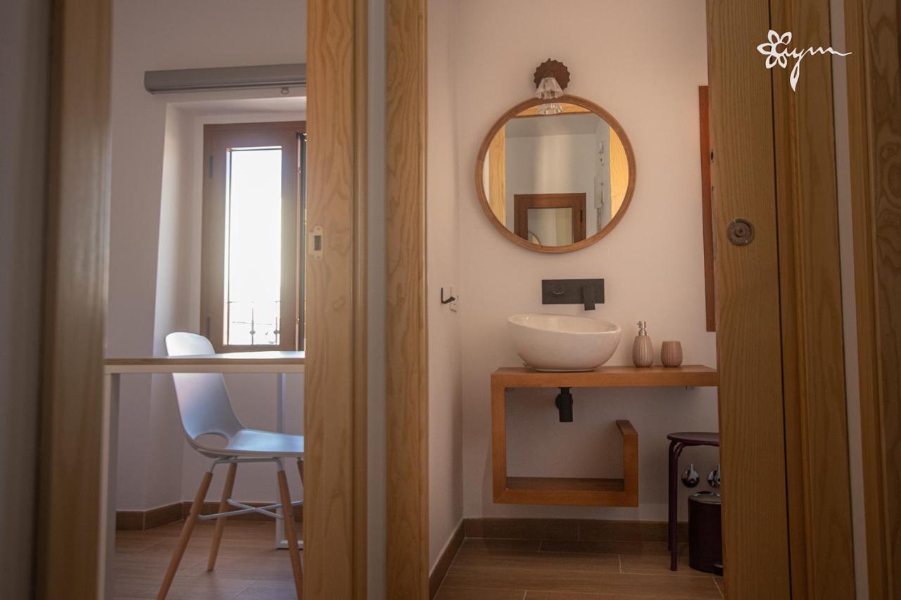 Apartamentos Turisticos Abrilymarzo Caces Kültér fotó
