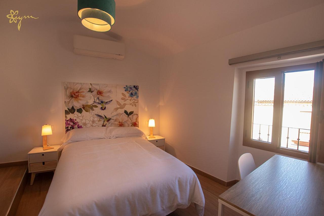 Apartamentos Turisticos Abrilymarzo Caces Kültér fotó