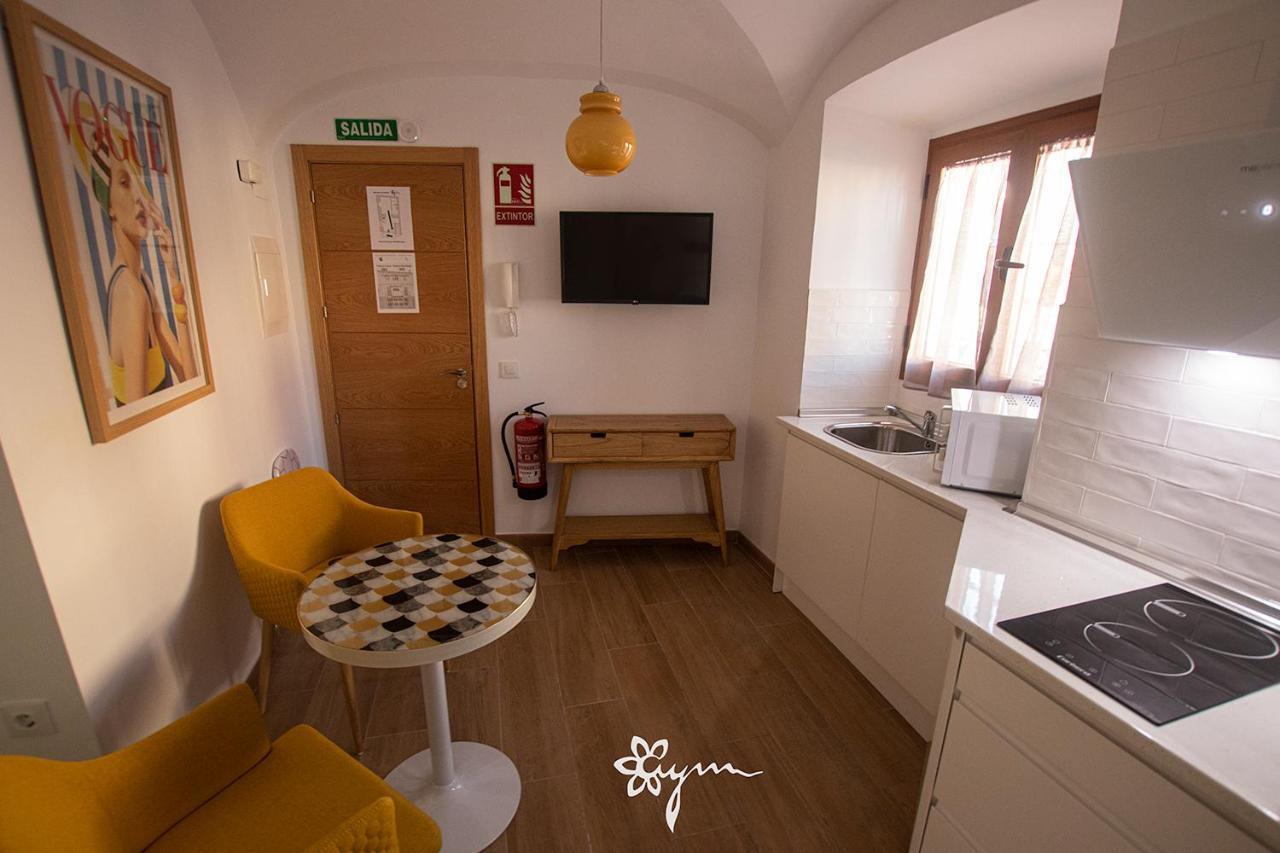 Apartamentos Turisticos Abrilymarzo Caces Kültér fotó