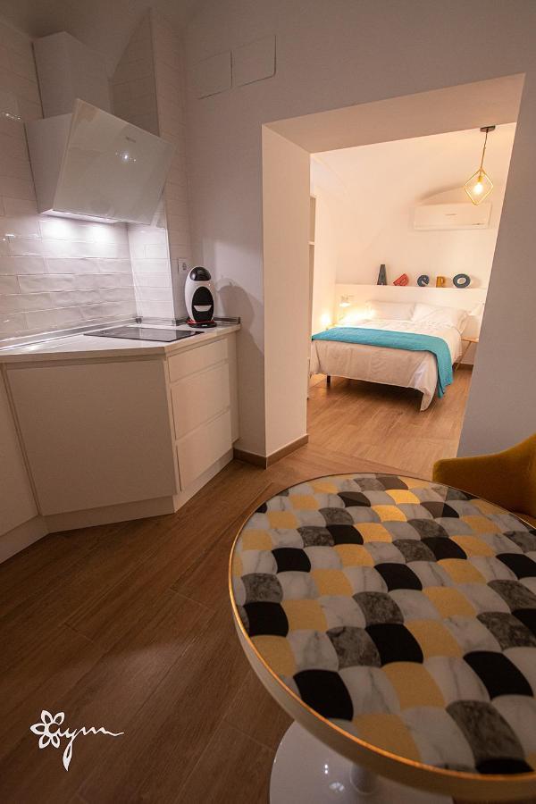 Apartamentos Turisticos Abrilymarzo Caces Kültér fotó