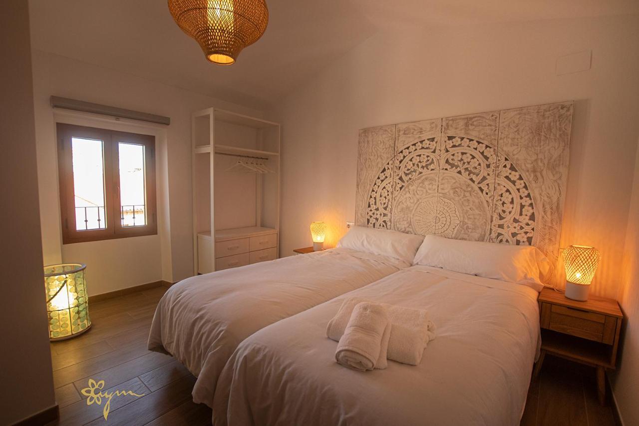 Apartamentos Turisticos Abrilymarzo Caces Kültér fotó