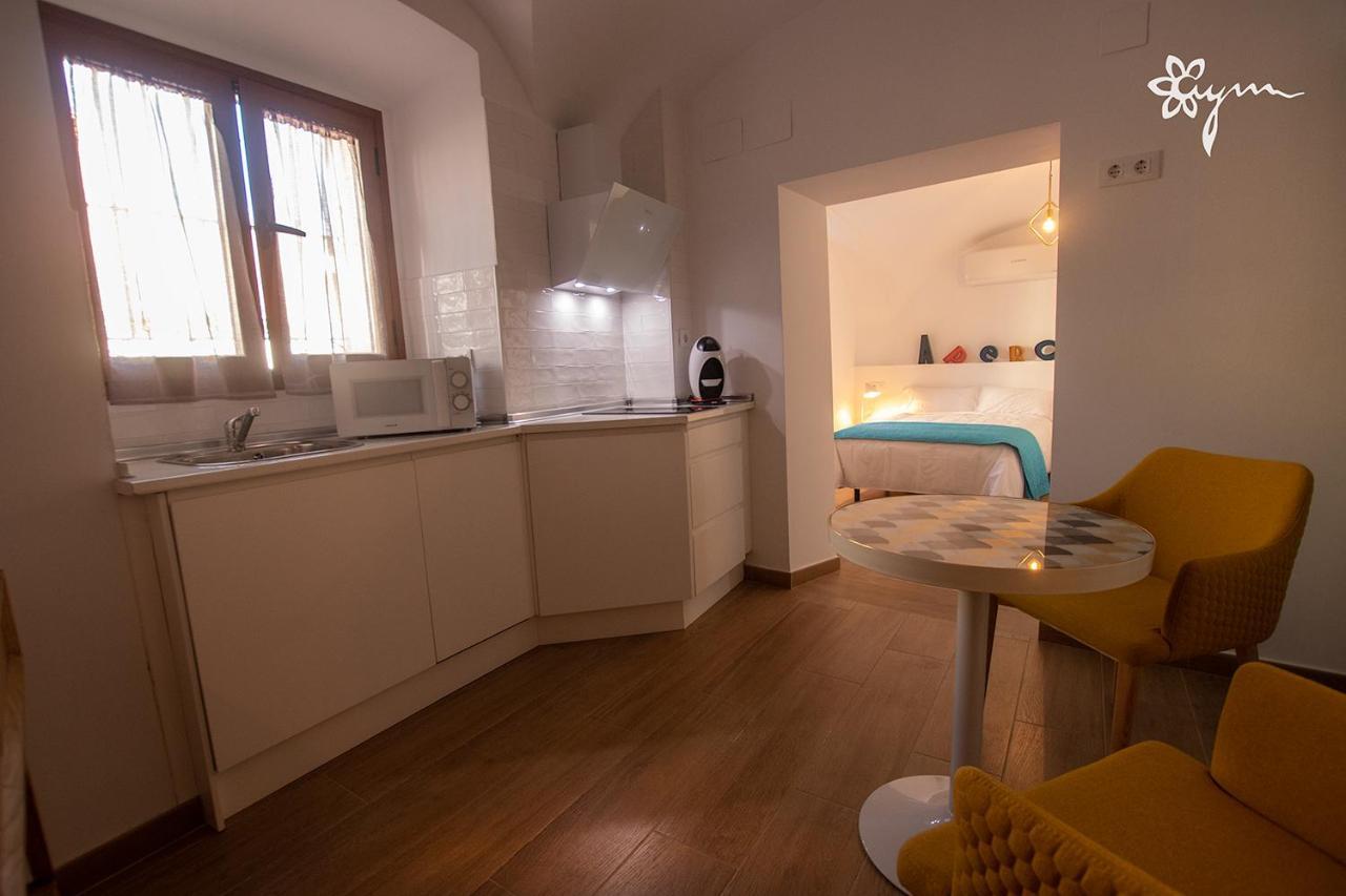 Apartamentos Turisticos Abrilymarzo Caces Kültér fotó