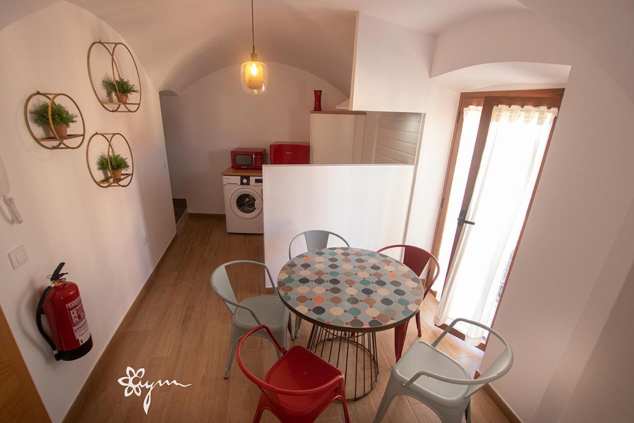 Apartamentos Turisticos Abrilymarzo Caces Kültér fotó