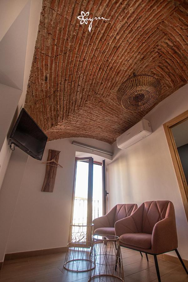 Apartamentos Turisticos Abrilymarzo Caces Kültér fotó