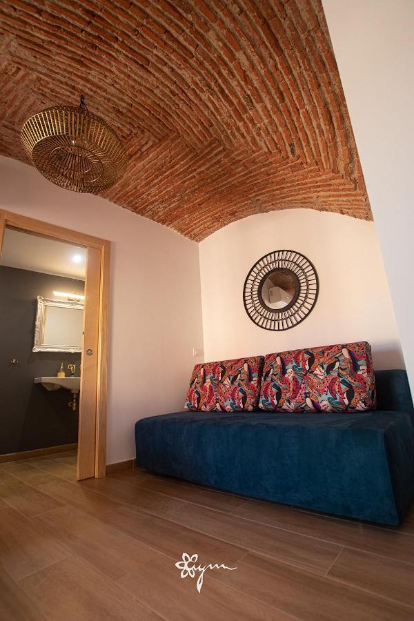 Apartamentos Turisticos Abrilymarzo Caces Kültér fotó