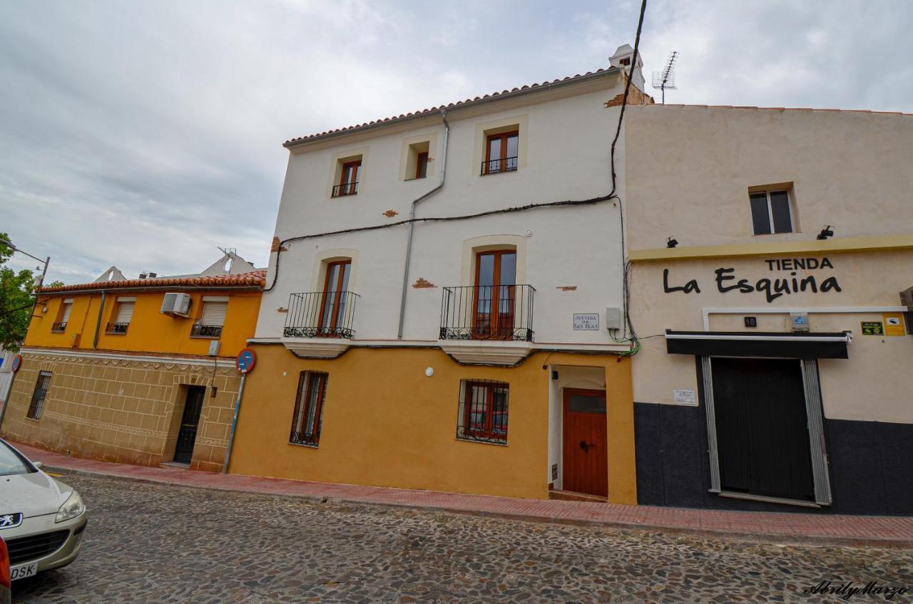 Apartamentos Turisticos Abrilymarzo Caces Kültér fotó