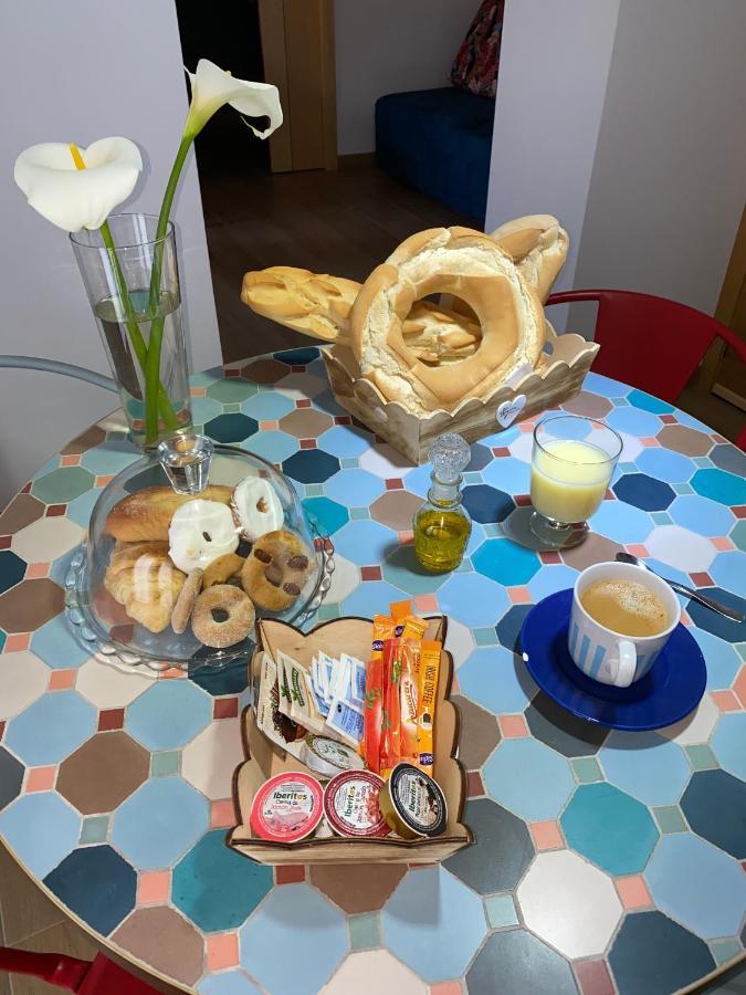 Apartamentos Turisticos Abrilymarzo Caces Kültér fotó